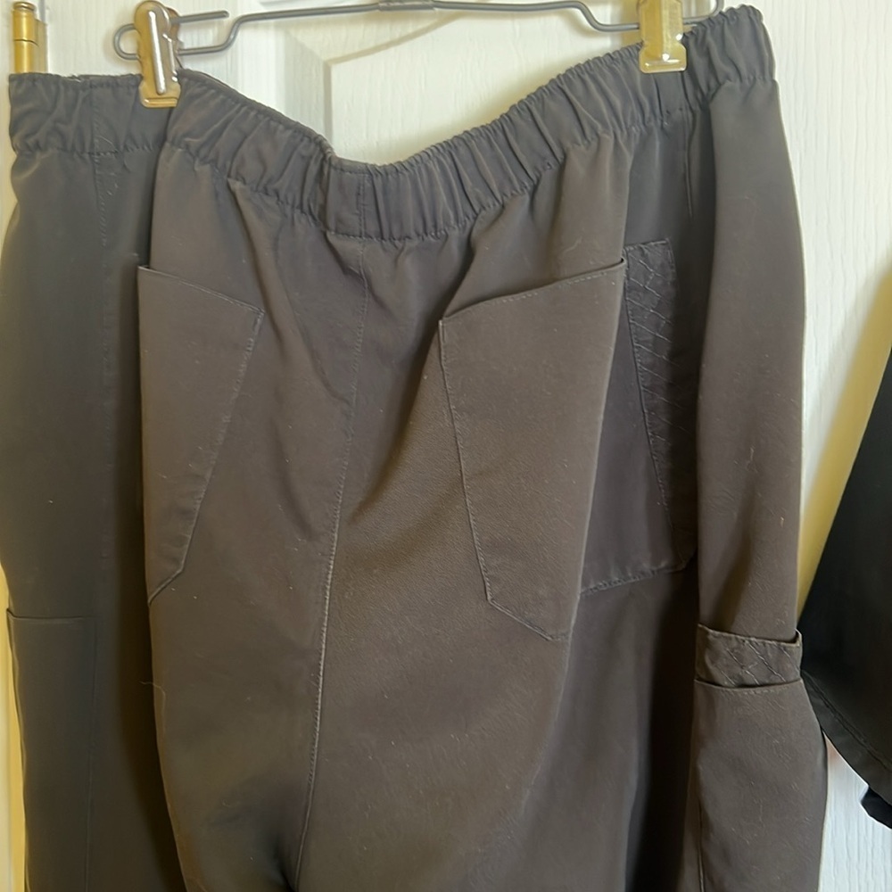 Vera Bradley sz L silky scrub pants and szL Cherokee infinity silky top - Picture 6 of 8